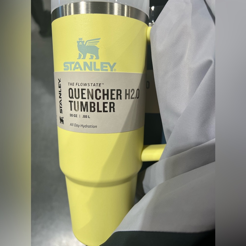 Pomelo Stanley cup H2.0 quencher tumbler